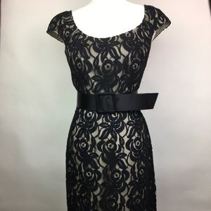 Adrianna Papell Size 6 Black Dress Sleeveless Lace